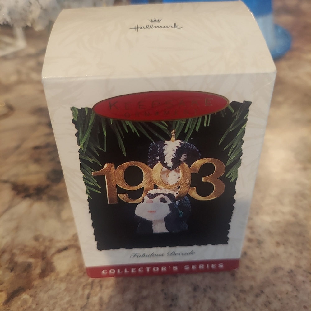 Hallmark Fabulous Decade Collector's Series 1993 Skunk - Picture 3 of 5